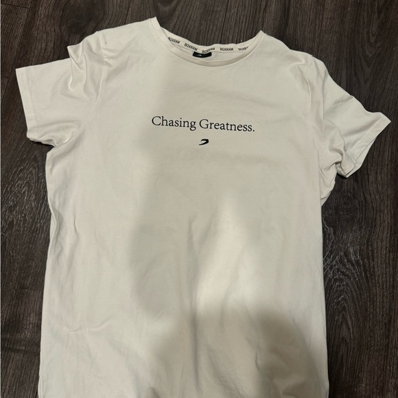 White boxraw Graphic Tee with 'Chasing Greatness' - Picture 1 of 3